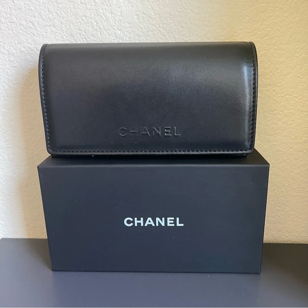 🖤 New🖤 CHANEL Skinny Gold Chain Square Sunglasses - Picture 8 of 9